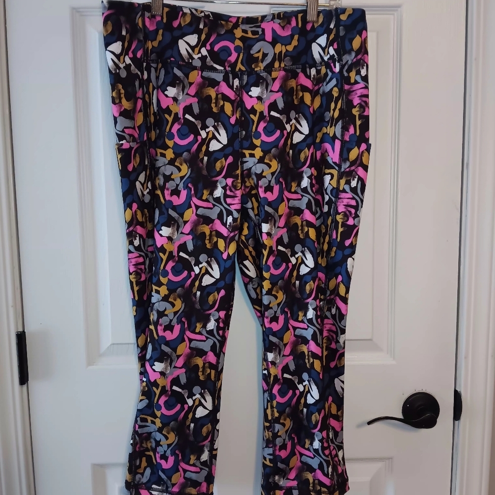 Tek Gear Multicolor Capri Pocket Leggings